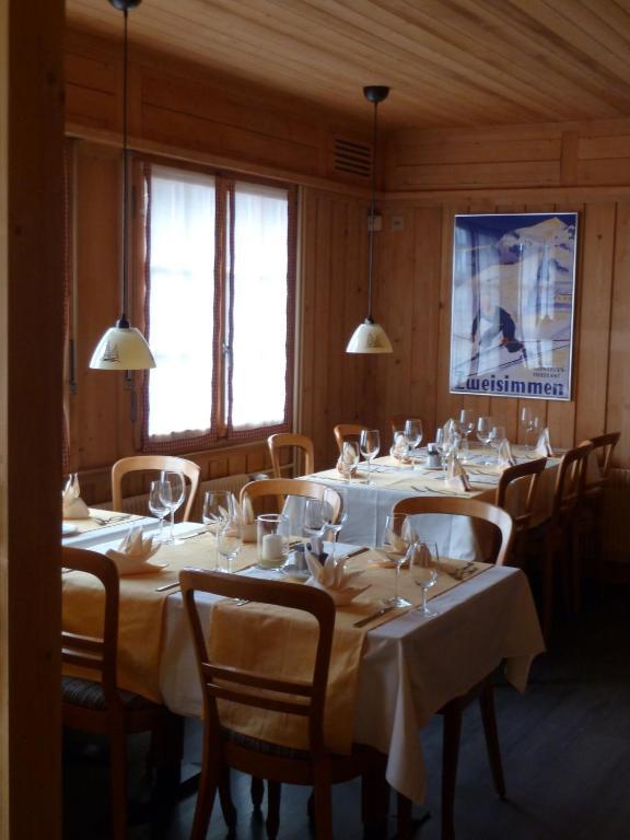 Gasthof Derby Hotel Zweisimmen Bagian luar foto
