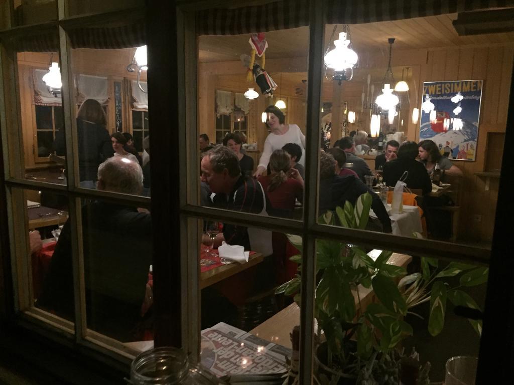 Gasthof Derby Hotel Zweisimmen Bagian luar foto